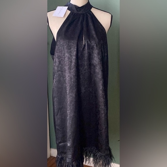 New WAYF Women’s Black lil halter dress feathered hem, Size M - Picture 8 of 8